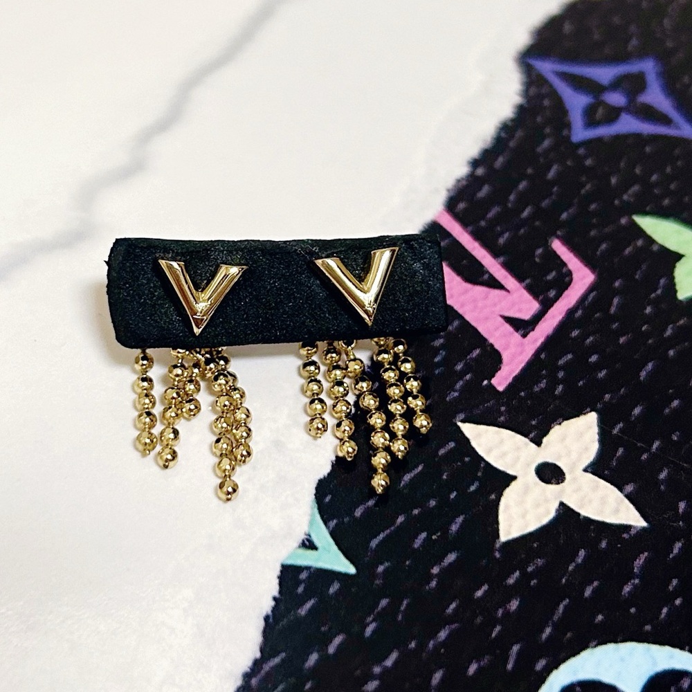 Authentic Louis Vuitton HTF Essential V Boucle Fringe Gold tone Earrings - Picture 3 of 13